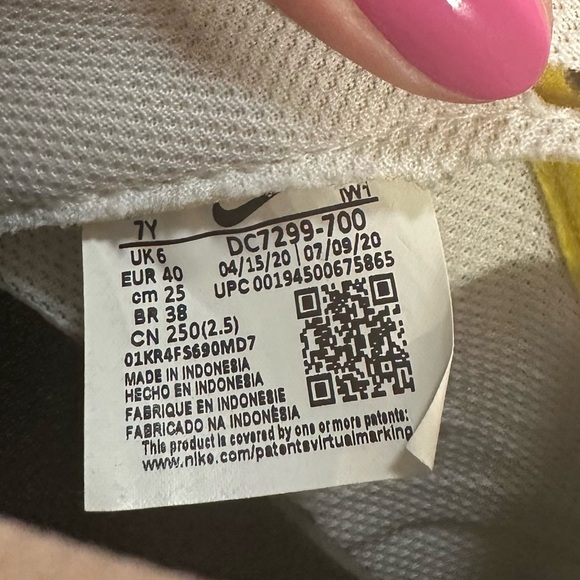 Nike Air Force 1 Smiley, 7Y, Yellow, worn a few times, no box - Picture 4 of 12